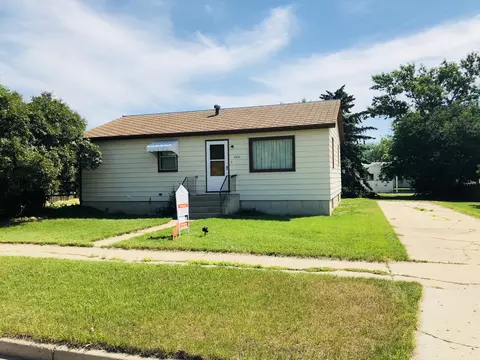 2010 1st Ave E, Williston, ND 58801 photo 2