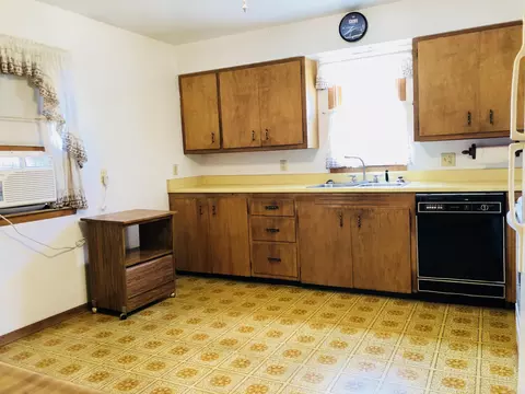 2010 1st Ave E, Williston, ND 58801 photo 8