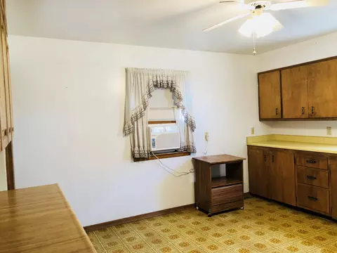 2010 1st Ave E, Williston, ND 58801 photo 7