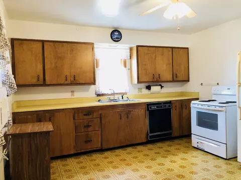 2010 1st Ave E, Williston, ND 58801 photo 10