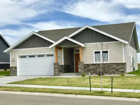 713 70th St E, Williston, ND 58801 photo 1