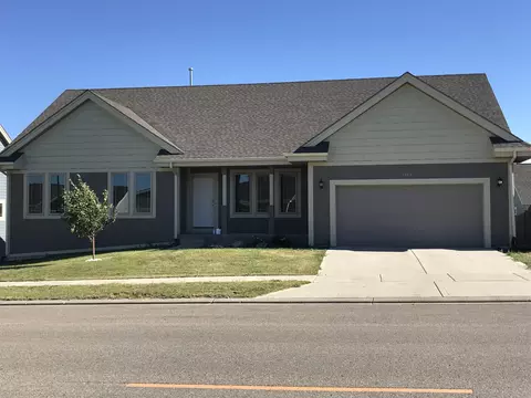 3303 32nd St W, Williston, ND 58801 photo 1