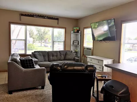 701 6th Ave W, Williston, ND 58801 photo 1