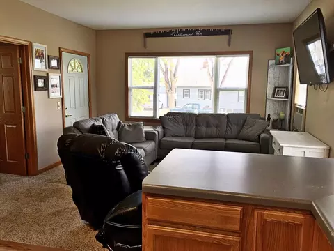 701 6th Ave W, Williston, ND 58801 photo 3