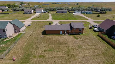 5485 Sweet Clover Ln, Williston, ND 58801 photo 4
