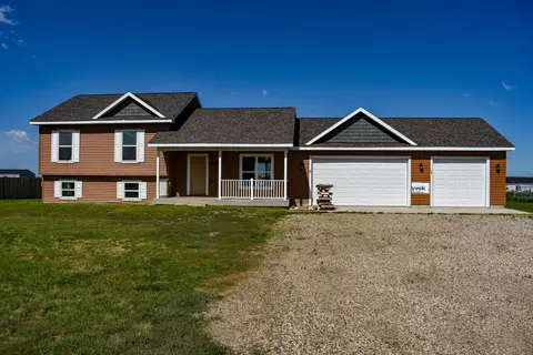 5485 Sweet Clover Ln, Williston, ND 58801 photo 1