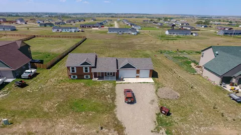 5485 Sweet Clover Ln, Williston, ND 58801 photo 3