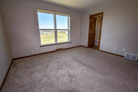 5485 Sweet Clover Ln, Williston, ND 58801 photo 11