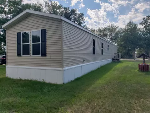 402 Main St, Grenora, ND 58845 photo 2
