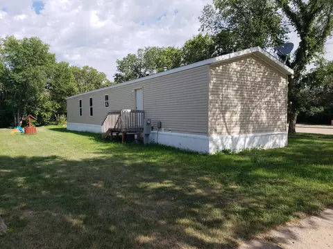 402 Main St, Grenora, ND 58845 photo 3