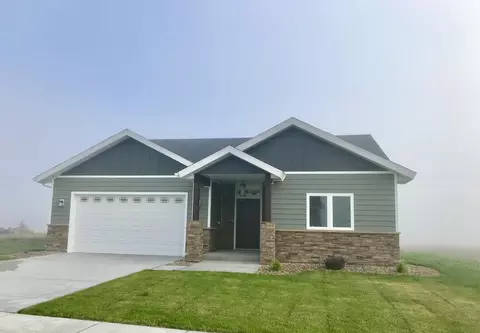 705 70th St E, Williston, ND 58801 photo 1