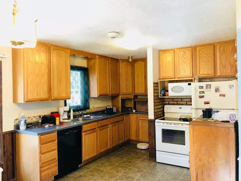 703 4th Ave W, Williston, ND 58801 photo 3