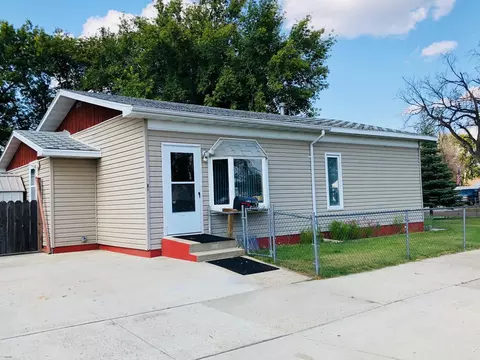 703 4th Ave W, Williston, ND 58801 photo 1