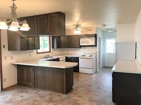 703 6th Ave E, Williston, ND 58801 photo 7