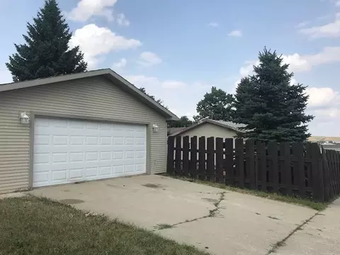 703 6th Ave E, Williston, ND 58801 photo 3