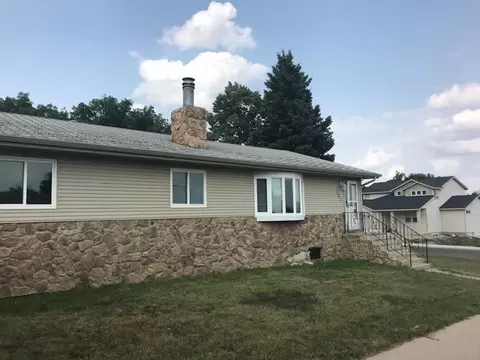 703 6th Ave E, Williston, ND 58801 photo 1