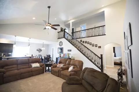 2014 25th St W, Williston, ND 58801 photo 5
