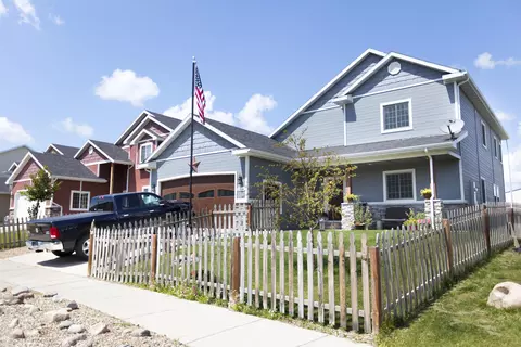 2014 25th St W, Williston, ND 58801 photo 1