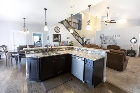 2014 25th St W, Williston, ND 58801 photo 8