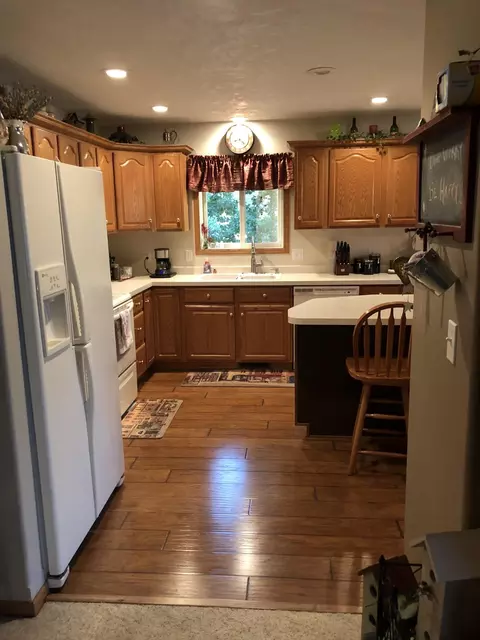 2018 22nd St W, Williston, ND 58801 photo 4