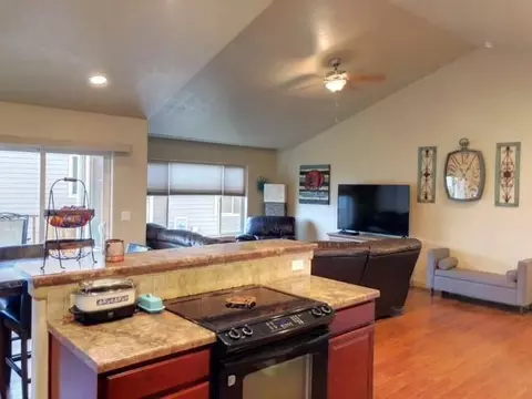 2405 23rd St W, Williston, ND 58801 photo 2