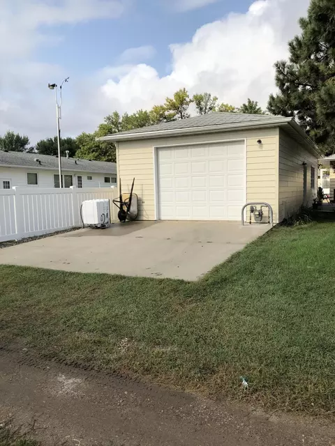 2010 2nd Ave E, Williston, ND 58801 photo 35