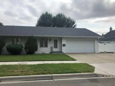 518 2nd Ave E, Williston, ND 58801 photo 1