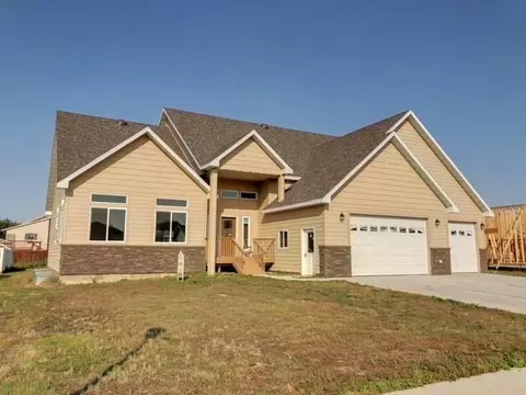 2101 16th Ct W, Williston, ND 58801 photo 3