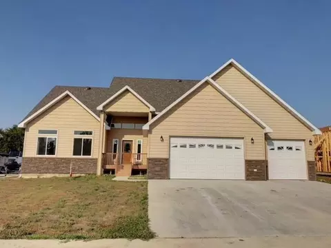 2101 16th Ct W, Williston, ND 58801 photo 1