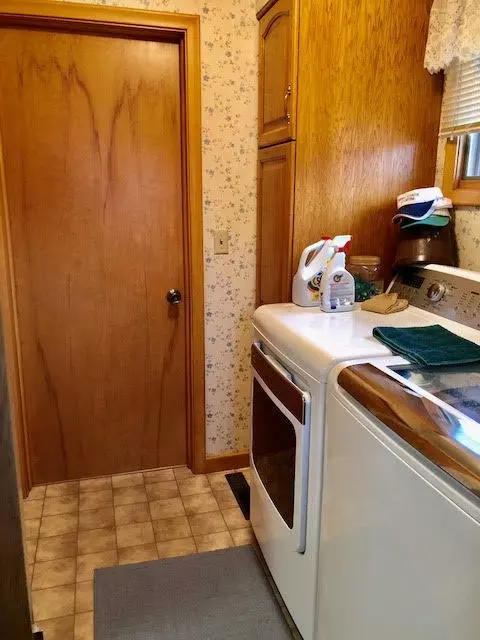 1313 E Hillcourt, Williston, ND 58801 photo 8