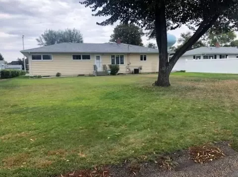 1313 E Hillcourt, Williston, ND 58801 photo 2