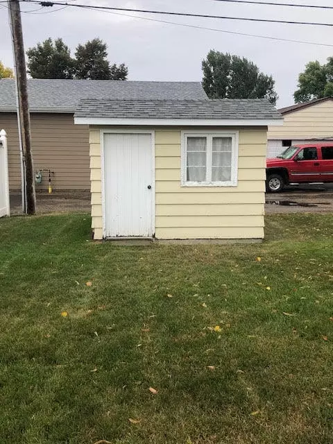 1313 E Hillcourt, Williston, ND 58801 photo 3