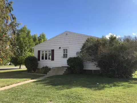 1003 11th St W, Williston, ND 58801 photo 1