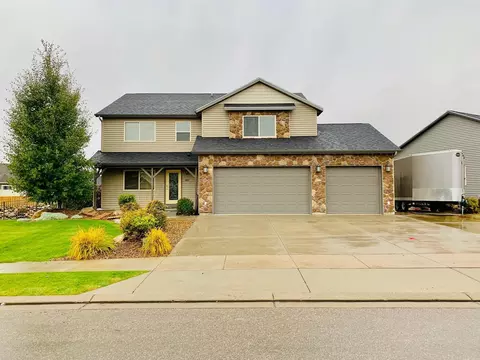 1601 Creekside Dr, Williston, ND 58801 photo 2