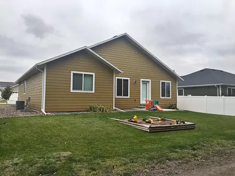 2013 23rd St W, Williston, ND 58801 photo 6