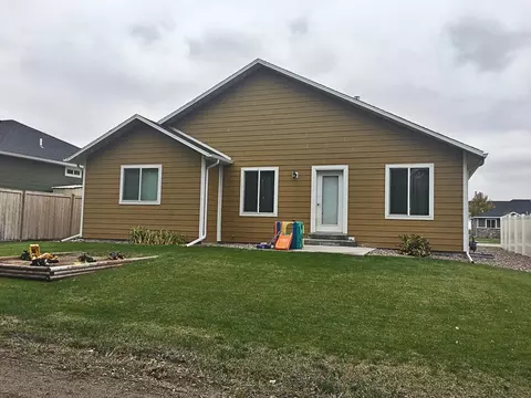2013 23rd St W, Williston, ND 58801 photo 4