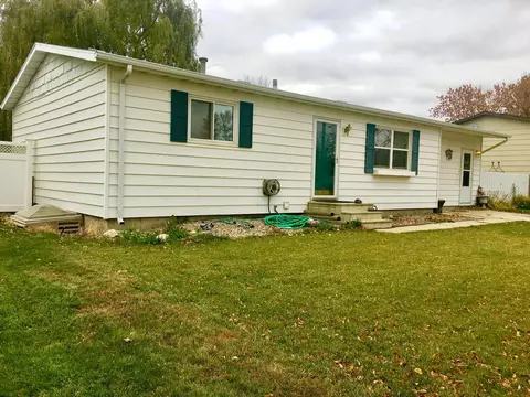 2209 University Ave, Williston, ND 58801 photo 1