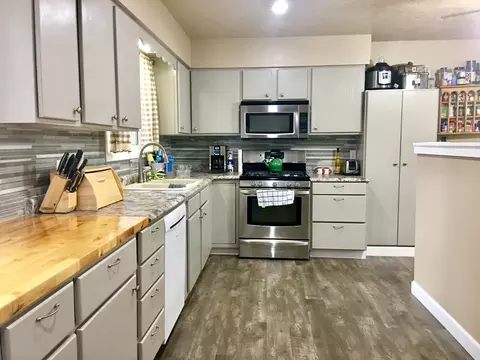 2209 University Ave, Williston, ND 58801 photo 2