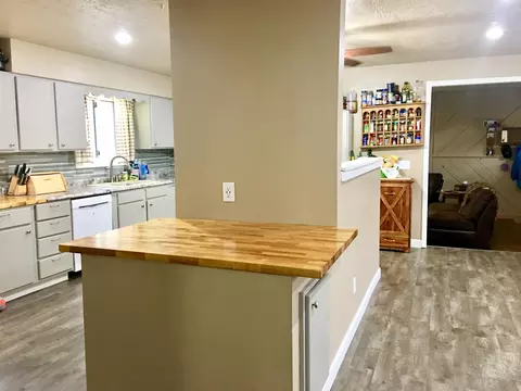 2209 University Ave, Williston, ND 58801 photo 4