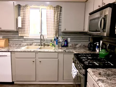 2209 University Ave, Williston, ND 58801 photo 3