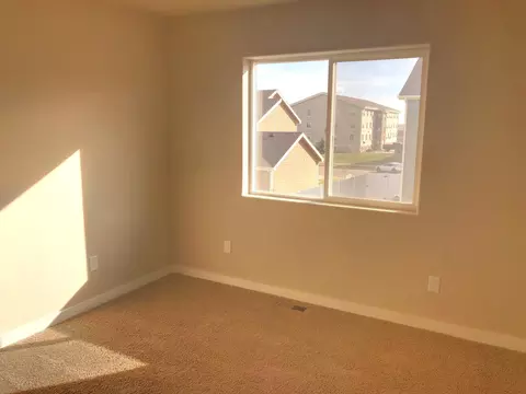 2711 24th St W, Williston, ND 58801 photo 11