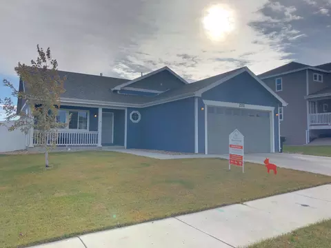2711 24th St W, Williston, ND 58801 photo 2