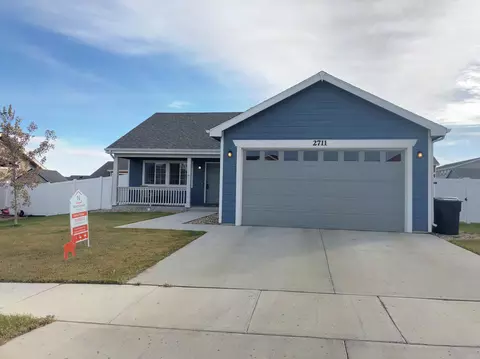 2711 24th St W, Williston, ND 58801 photo 1