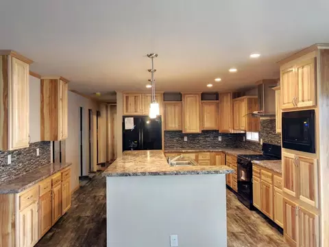 14922 Cochise St, Williston, ND 58801 photo 2
