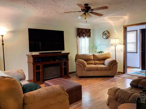 514 8th Ave W, Williston, ND 58801 photo 3