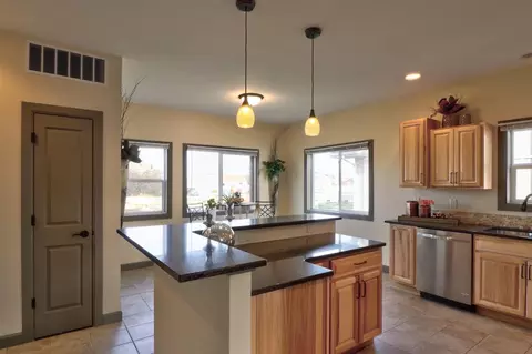 2106 18th Ave W, Williston, ND 58801 photo 10