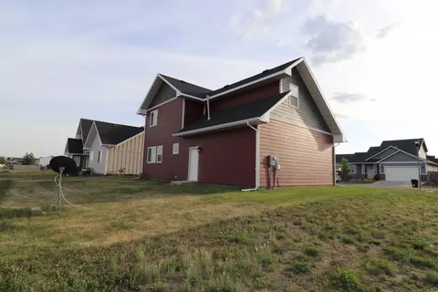 2106 18th Ave W, Williston, ND 58801 photo 4