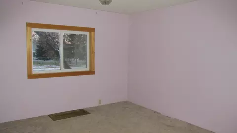 405 7th Ave W, Williston, ND 58801 photo 3