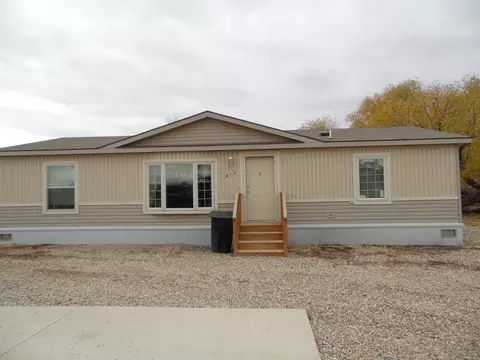 812 35th St E, Williston, ND 58801 photo 2