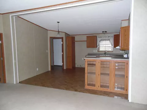 812 35th St E, Williston, ND 58801 photo 3